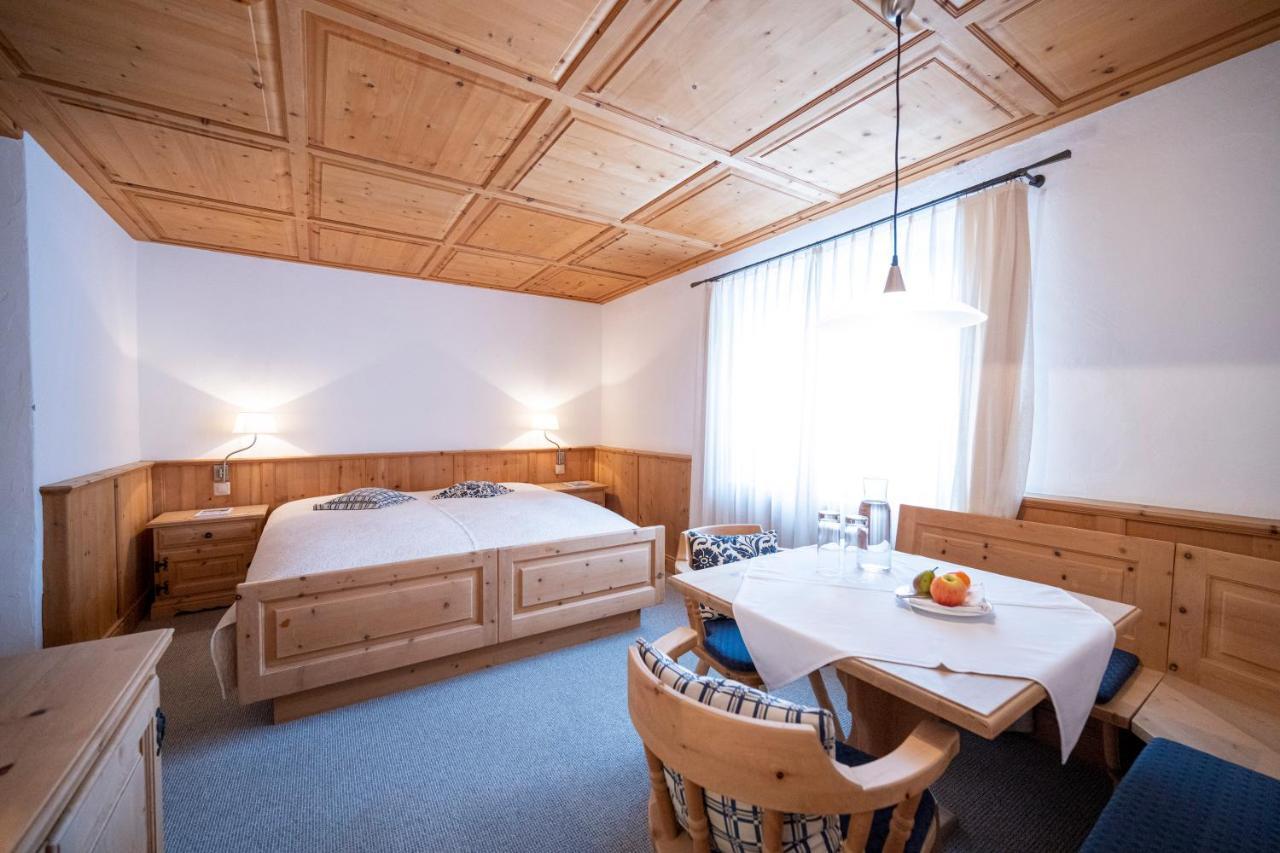 Hotel Engiadina Scuol Bagian luar foto