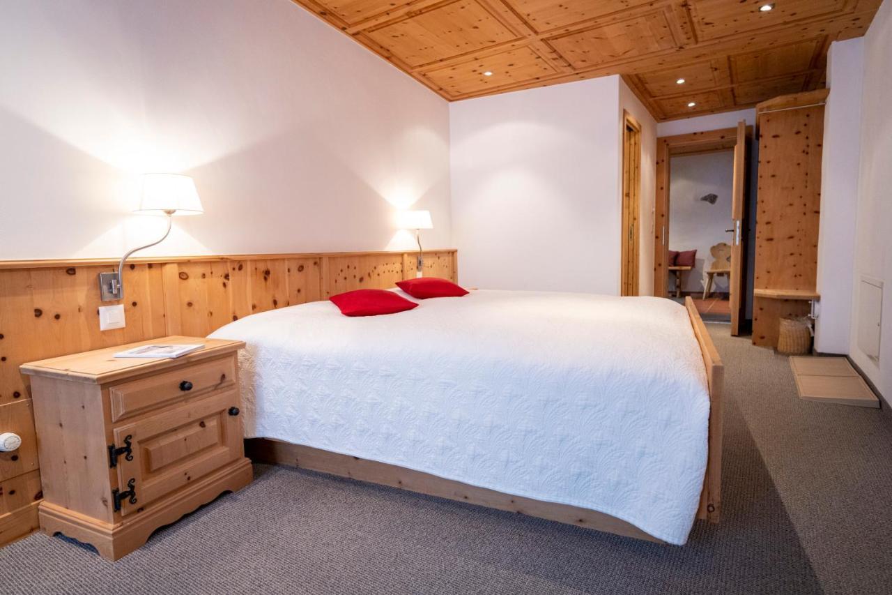Hotel Engiadina Scuol Bagian luar foto
