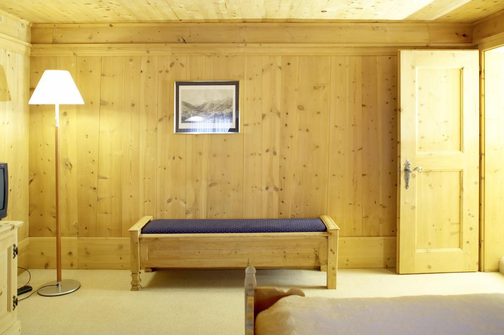 Hotel Engiadina Scuol Bagian luar foto