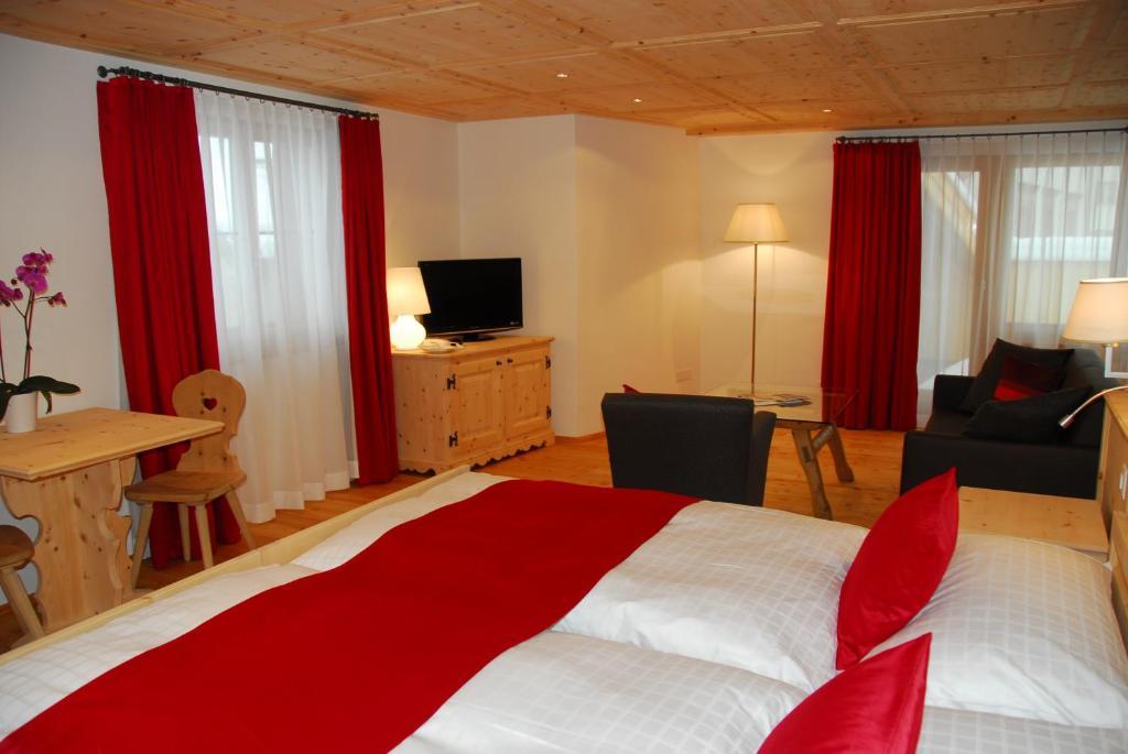 Hotel Engiadina Scuol Ruang foto